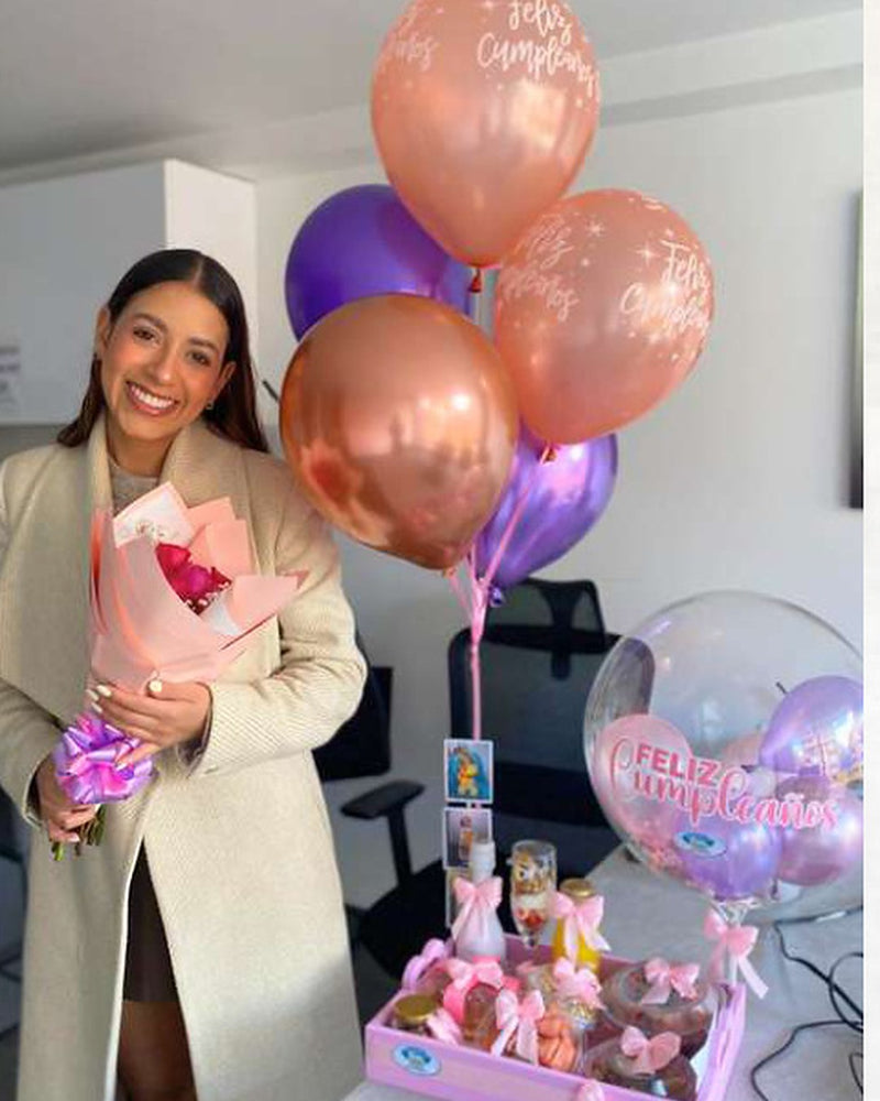 Brunch Premium con oso gigante, globos y bandeja decorada