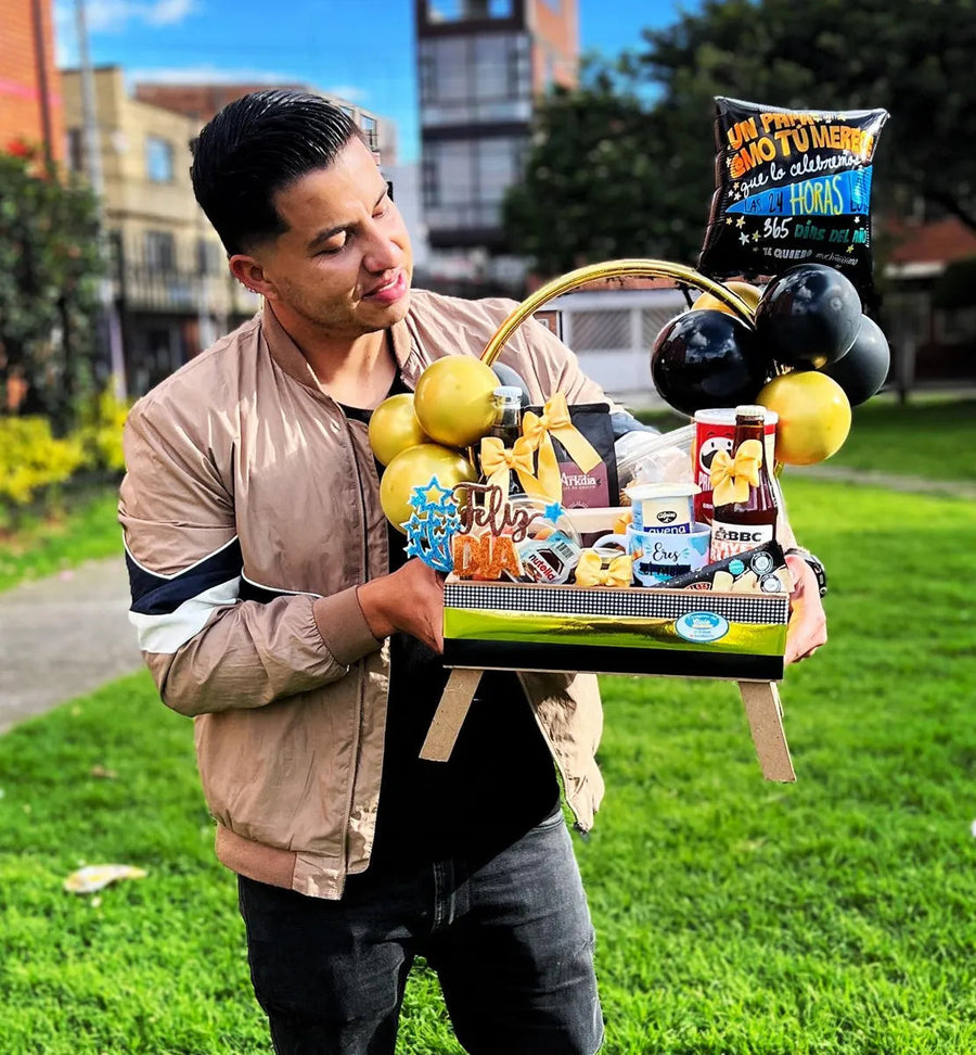 Hombre recibiendo ancheta