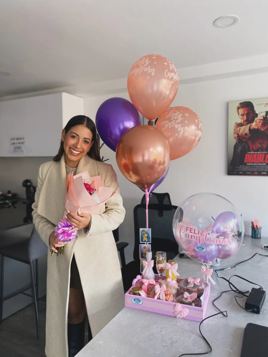 Desayuno con globos en interior luminoso