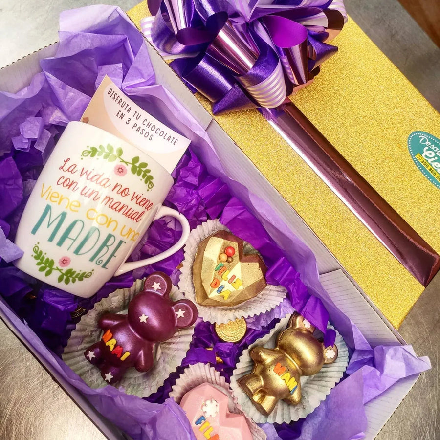 Caja con taza personalizada Mamá, detalle