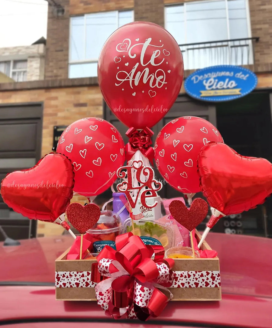 Arreglo Te amo con globos de corazón, sin texto superpuesto